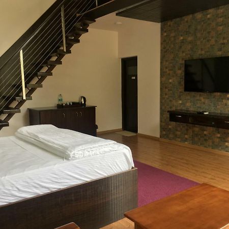 Silvertip Cafe & Homestay Котажирі Екстер'єр фото
